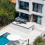 Holiday home Luxurious In